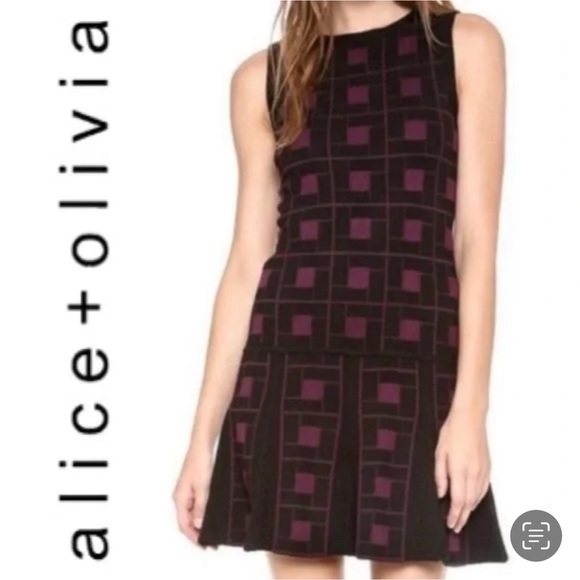 Alice + Olivia Dresses & Skirts - Alice + Olivia Purple And Black Geometric Print Sleeveless Knit Dress